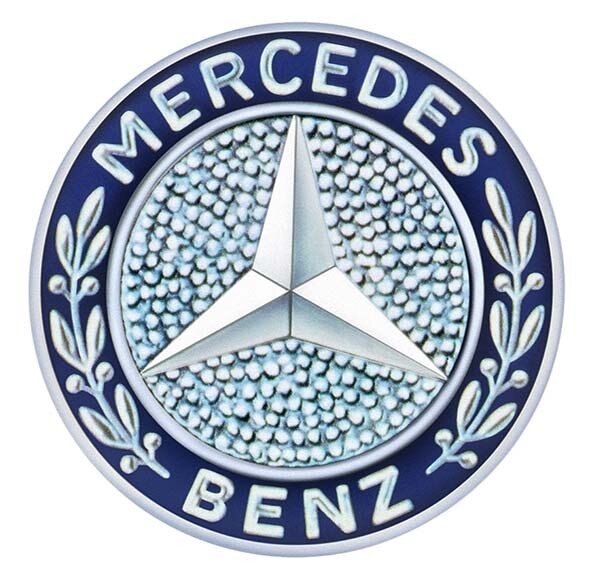 Mercedes Stern im Lorbeerkranz als Plakette. Das Markenzeichen wird 1925 angemeldet. (Fotosignatur der Mercedes-Benz Classic Archive: 1998M391) Mercedes star in a laurel wreath as a badge. The trademark was registered in 1925. (Photo index number in the Mercedes-Benz Classic Archives: 1998M391)