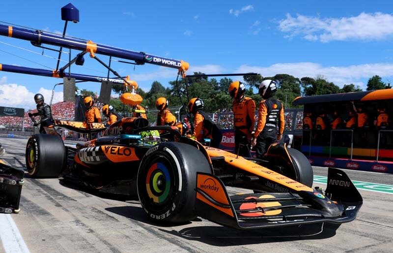 IMOLA, ITALY - MAY 18: Lando Norris of Great Britain driving the (4) McLaren MCL39 Mercedes in the Pitlane during the F1 Grand Prix of Emilia-Romagna at Autodromo Internazionale Enzo e Dino Ferrari on May 18, 2025 in Imola, Italy. (Photo by Steven Tee/LAT Images)