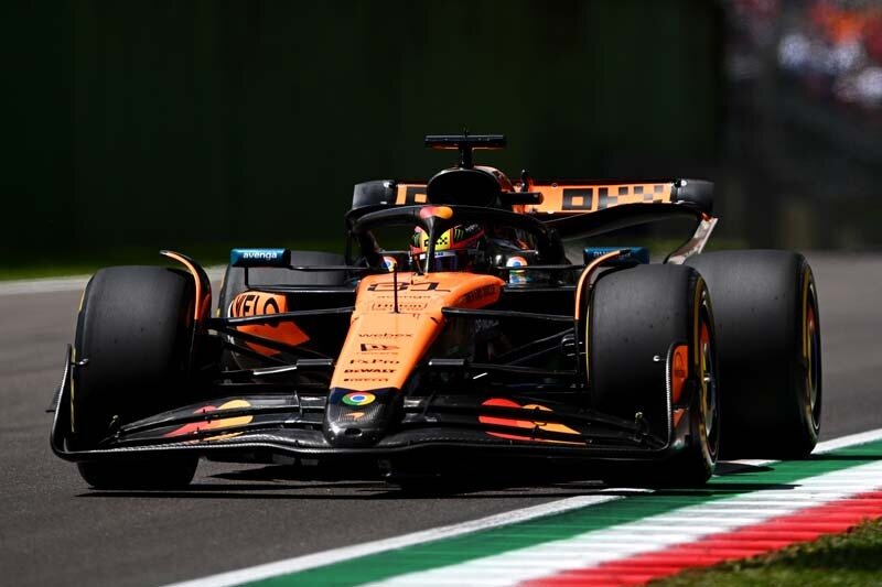 IMOLA, ITALY - MAY 17: Oscar Piastri of Australia driving the (81) McLaren MCL39 Mercedes on track during final practice ahead of the F1 Grand Prix of Emilia-Romagna at Autodromo Internazionale Enzo e Dino Ferrari on May 17, 2025 in Imola, Italy. (Photo by Rudy Carezzevoli/Getty Images)