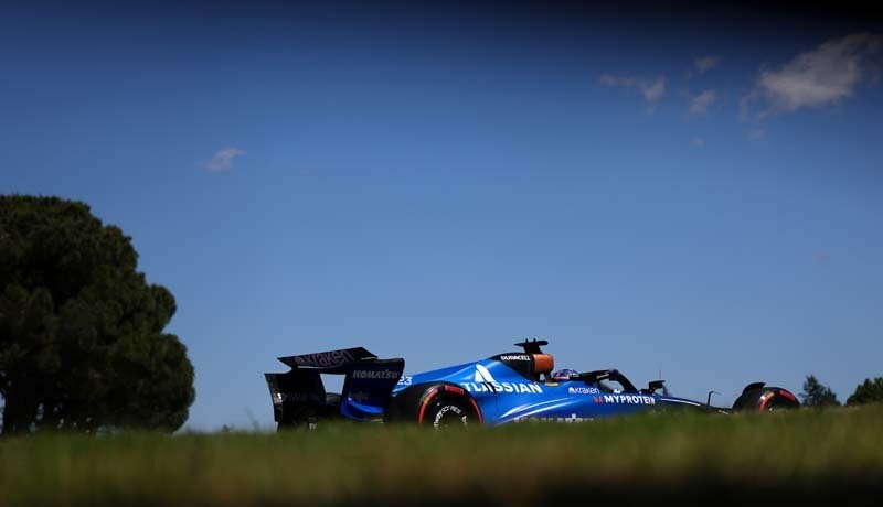 IMOLA, ITALY - MAY 16: Alexander Albon of Thailand driving the (23) Williams FW47 Mercedes on track during practice ahead of the F1 Grand Prix of Emilia-Romagna at Autodromo Internazionale Enzo e Dino Ferrari on May 16, 2025 in Imola, Italy. (Photo by Zak Mauger/LAT Images)