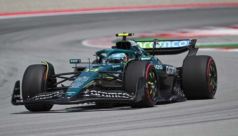 BARCELONA, SPAIN - JUNE 01: Fernando Alonso of Spain driving the (14) Aston Martin F1 Team AMR25 Mercedes on track during the F1 Grand Prix of Spain at Circuit de Barcelona-Catalunya on June 01, 2025 in Barcelona, Spain. (Photo by Sam Bagnall/Sutton Images)
