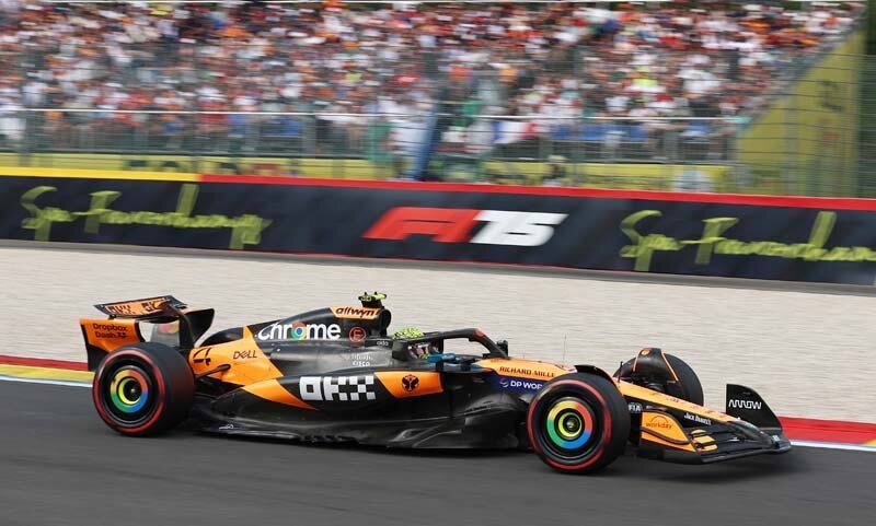 SPA, BELGIUM - JULY 26: Lando Norris of Great Britain driving the (4) McLaren MCL39 Mercedes on track during qualifying ahead of the F1 Grand Prix of Belgium at Circuit de Spa-Francorchamps on July 26, 2025 in Spa, Belgium. (Photo by Steven Tee/LAT Images)