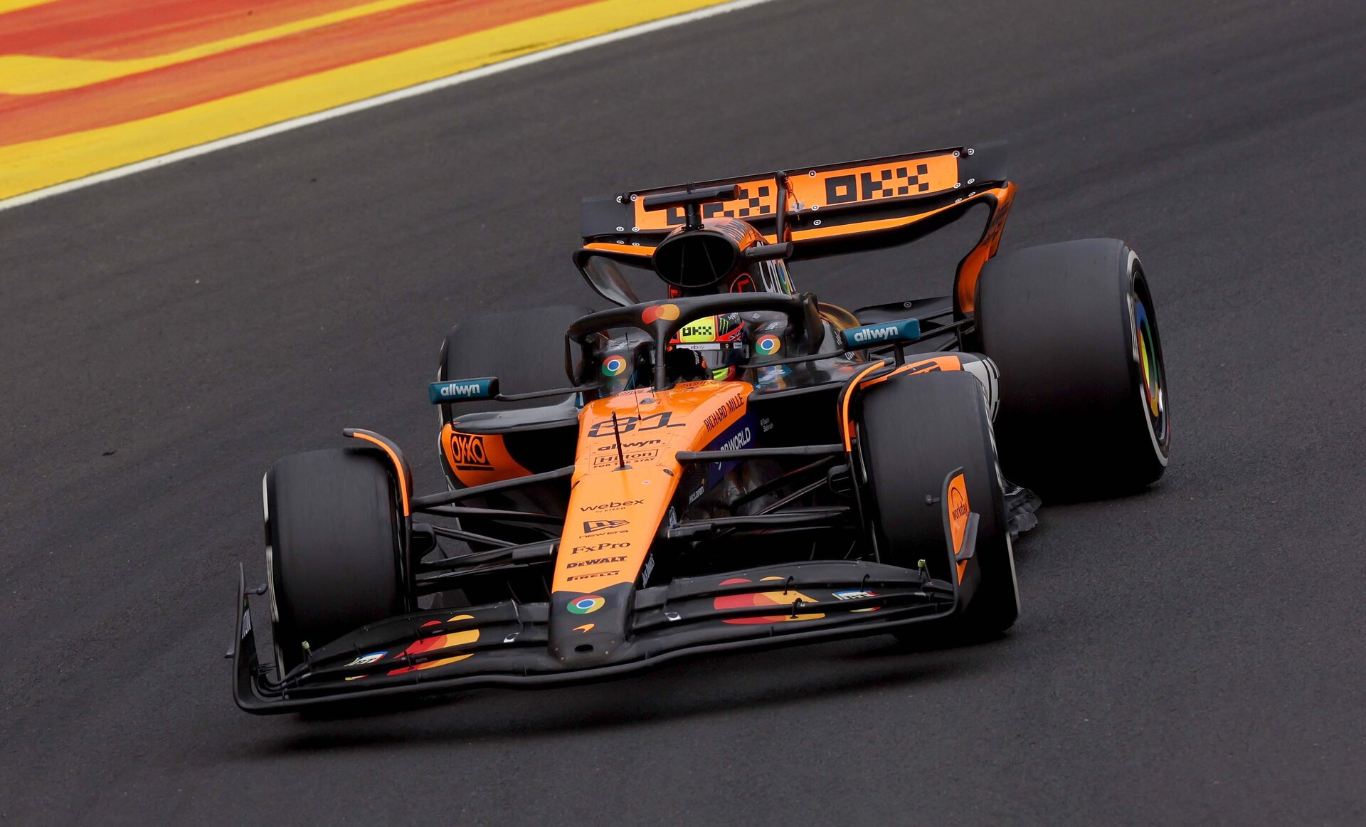 BUDAPEST, HUNGARY - AUGUST 03: Oscar Piastri of Australia driving the (81) McLaren MCL39 Mercedes on track during the F1 Grand Prix of Hungary at Hungaroring on August 03, 2025 in Budapest, Hungary. (Photo by Alastair Staley/LAT Images)
