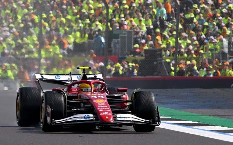 NORTHAMPTON, ENGLAND - JULY 06: Lewis Hamilton of Great Britain driving the (44) Scuderia Ferrari SF-25 on track during the F1 Grand Prix of Great Britain at Silverstone Circuit on July 06, 2025 in Northampton, England. (Photo by Rudy Carezzevoli/Getty Images)