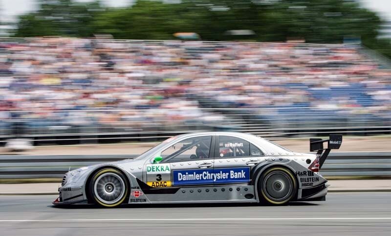 Qualifying zum DTM-Lauf auf dem Norisring, 16. Juli 2005. Foto von Gary Paffett, dem späteren DTM-Meister 2005, in der DaimlerChrysler Bank AMG-Mercedes C-Klasse. (Fotosignatur der Archive von Mercedes-Benz Classic: D24586)  

Qualifying for the DTM race at the Norisring, 16 July 2005. Photo of Gary Paffett, later DTM champion in 2005, in the DaimlerChrysler Bank AMG-Mercedes C-Class. (Photo index number in the Mercedes-Benz Classic Archive: D24586)