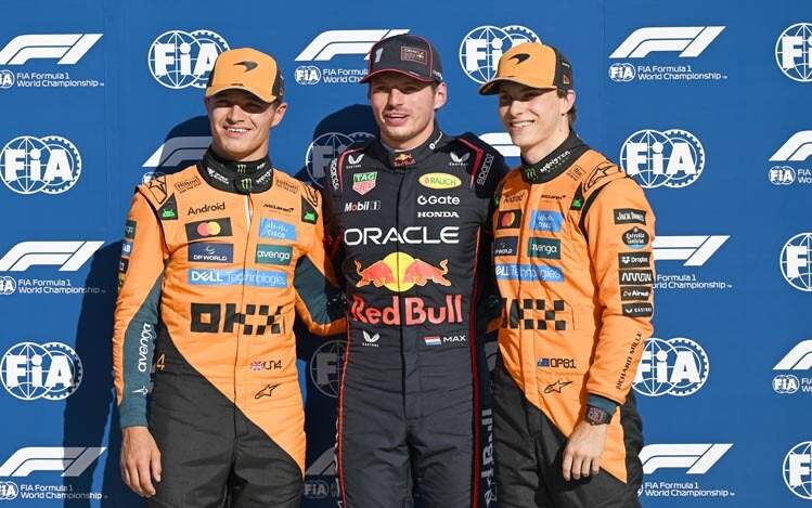 MONZA, ITALY - SEPTEMBER 06: Pole position qualifier Max Verstappen of the Netherlands and Oracle Red Bull Racing, Second placed qualifier Lando Norris of Great Britain and McLaren and Third placed qualifier Oscar Piastri of Australia and McLaren pose for a photo during qualifying ahead of the F1 Grand Prix of Italy at Autodromo Nazionale Monza on September 06, 2025 in Monza, Italy. (Photo by Sam Bagnall/Sutton Images)