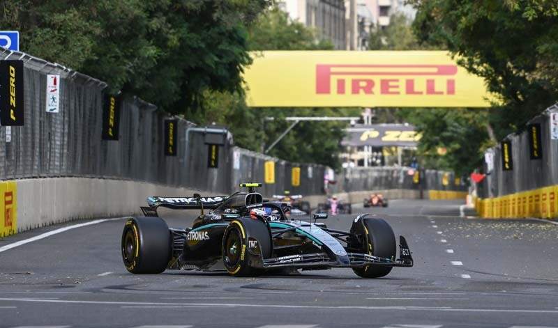 BAKU, AZERBAIJAN - SEPTEMBER 20: Andrea Kimi Antonelli of Italy driving the (12) Mercedes AMG Petronas F1 Team W16 on track during qualifying ahead of the F1 Grand Prix of Azerbaijan at Baku City Circuit on September 20, 2025 in Baku, Azerbaijan. (Photo by Simon Galloway/LAT Images)