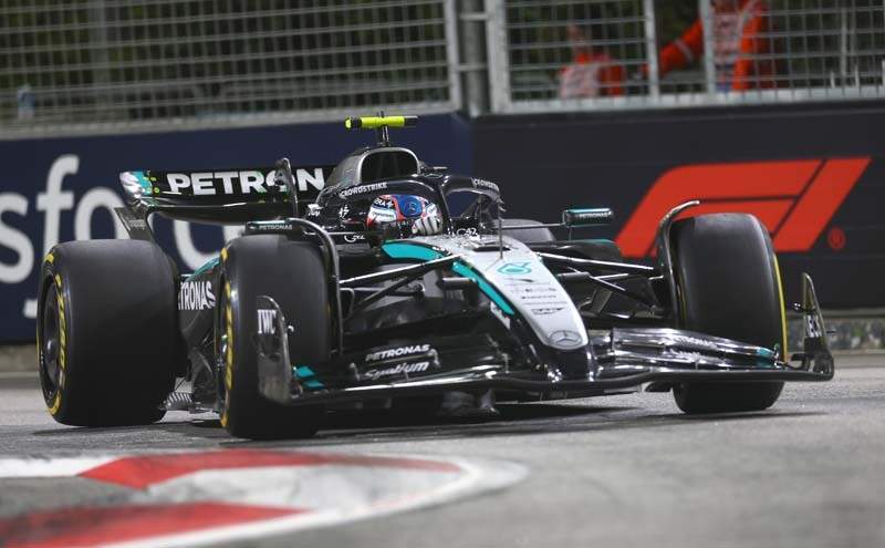 SINGAPORE, SINGAPORE - OCTOBER 03: Andrea Kimi Antonelli of Italy driving the (12) Mercedes AMG Petronas F1 Team W16 on track during practice ahead of the F1 Grand Prix of Singapore at Marina Bay Street Circuit on October 03, 2025 in Singapore, Singapore. (Photo by Zak Mauger/LAT Images)