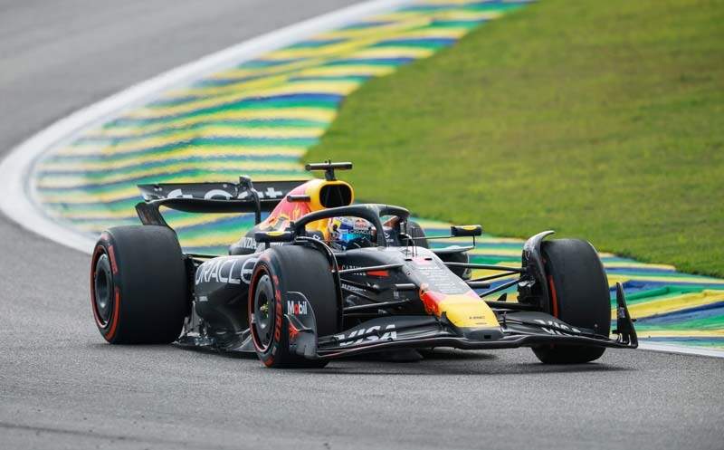 SAO PAULO, BRAZIL - NOVEMBER 09: Max Verstappen of the Netherlands driving the (1) Oracle Red Bull Racing RB21 on track  during the F1 Grand Prix of Brazil at Autodromo Jose Carlos Pace on November 09, 2025 in Sao Paulo, Brazil. (Photo by Hector Vivas/Getty Images)