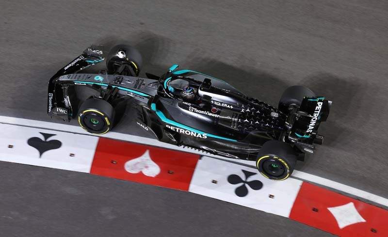 LAS VEGAS, NEVADA - NOVEMBER 20: George Russell of Great Britain driving the (63) Mercedes AMG Petronas F1 Team W16 on track during practice ahead of the F1 Grand Prix of Las Vegas at Las Vegas Strip Circuit on November 20, 2025 in Las Vegas, Nevada. (Photo by Glenn Dunbar/LAT Images)