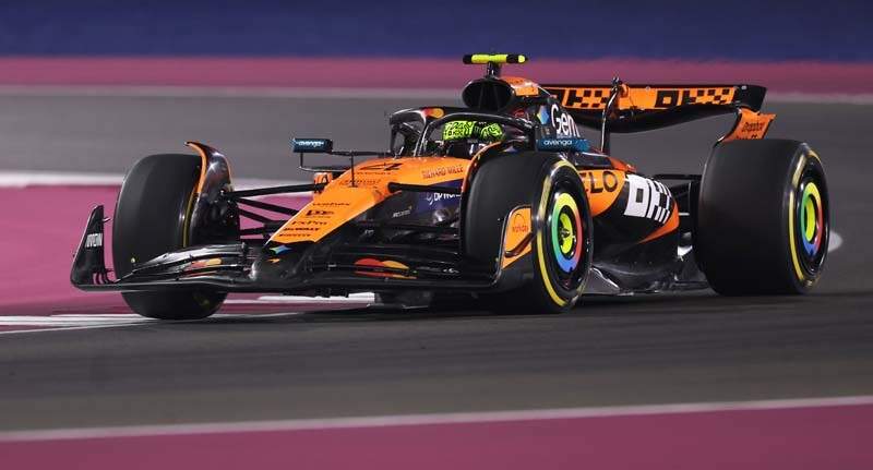 LUSAIL CITY, QATAR - NOVEMBER 29: Lando Norris of Great Britain driving the (4) McLaren MCL39 Mercedes on track during the Sprint ahead of the F1 Grand Prix of Qatar at Lusail International Circuit on November 29, 2025 in Lusail City, Qatar. (Photo by Lars Baron/LAT Images)
