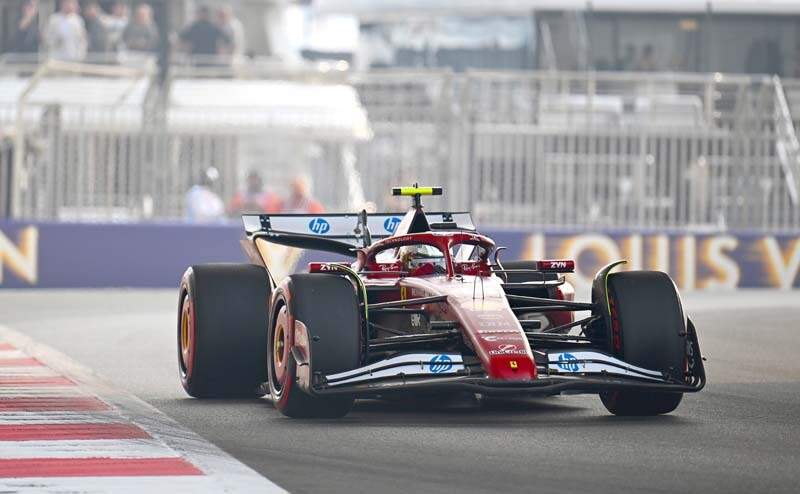 ABU DHABI, UNITED ARAB EMIRATES - DECEMBER 06: Lewis Hamilton of Great Britain driving the (44) Scuderia Ferrari SF-25 on track during final practice ahead of the F1 Grand Prix of Abu Dhabi at Yas Marina Circuit on December 06, 2025 in Abu Dhabi, United Arab Emirates. (Photo by Guido De Bortoli/LAT Images)