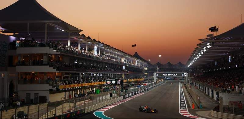 ABU DHABI, UNITED ARAB EMIRATES - DECEMBER 07: Max Verstappen of the Netherlands driving the (1) Oracle Red Bull Racing RB21 on track during the F1 Grand Prix of Abu Dhabi at Yas Marina Circuit on December 07, 2025 in Abu Dhabi, United Arab Emirates. (Photo by Clive Rose/Getty Images)