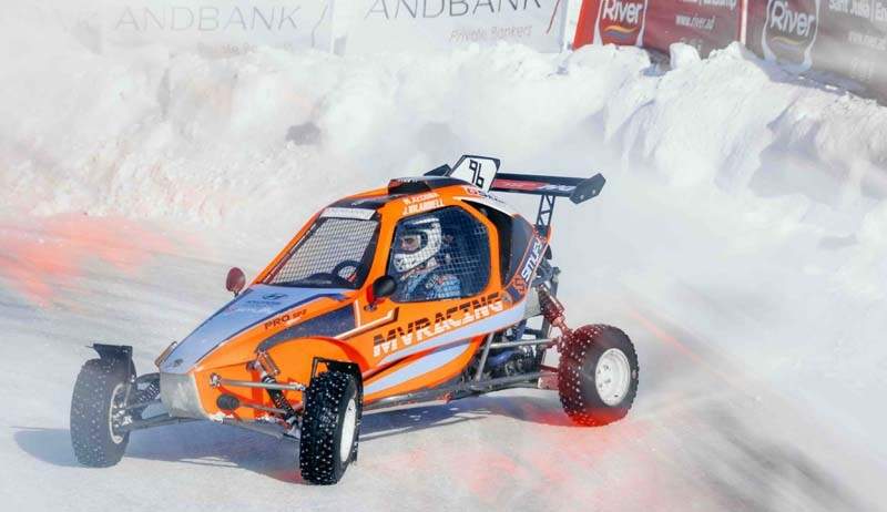 Las GSeries 25-26 nacen de la pasión por el motorsport que siempre ha habido en Andorra. Los inicios se remontan a 1996, cuando se celebraron las primeras carreras sobre hielo, muy cerca de donde está ubicado hoy nuestro Circuit. Más de 25 años después, la competición se ha convertido en el campeonato sobre hielo de referencia en el sur de Europa.
Son 4 las categorías participantes en el certamen, que cuenta una participación media acumulada de más de 250 pilotos de diversas nacionalidades en las 4 carreras de cada temporada.