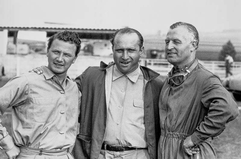 Hans Herrmann, Mercedes-Benz Werksrennfahrer in den Jahren 1954 und 1955. Foto vom Großen Preis von Frankreich in Reims, 4. Juli 1954. Das Mercedes-Benz Team von links: Hans Herrmann, Juan Manuel Fangio und Karl Kling. Fangio und Kling erzielen für die Marke einen Doppelsieg. Herrmann fährt die schnellste Runde. (Fotosignatur der Mercedes-Benz Classic Archive: R7058) 

Hans Herrmann, Mercedes-Benz works racing driver in 1954 and 1955. Photo of the French Grand Prix in Reims, 4 July 1954. The Mercedes-Benz team from left: Hans Herrmann, Juan Manuel Fangio and Karl Kling. Fangio and Kling achieved a double victory for the brand. Herrmann drove the fastest lap. (Photo index number in the Mercedes-Benz Classic Archive: R7058)