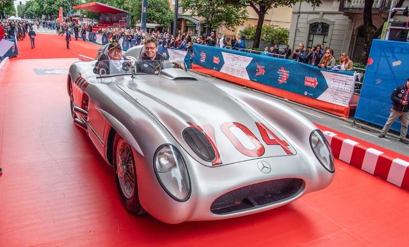 Hans Herrmann, Mercedes-Benz Werksrennfahrer in den Jahren 1954 und 1955. Foto mit Bernd Mayländer, Stammfahrer des Official Safety Cars der FIA Formel 1 Weltmeisterschaft™ im Mercedes-Benz 300 SLR (W 196 S) beim Start zur 1000 Miglia 2019. (Fotosignatur der Mercedes-Benz Classic Archive: D600165) 

Hans Herrmann, Mercedes-Benz works racing driver in 1954 and 1955. Photo with Bernd Mayländer, regular driver of the Official Safety Car of the FIA Formula 1 World Championship™ in the Mercedes-Benz 300 SLR (W 196 S) at the start of the Mille Miglia 2019 race. (Photo index number in the Mercedes-Benz Classic Archive: D600165)