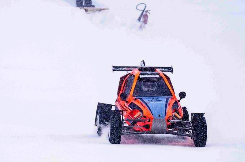 Las GSeries 25-26 nacen de la pasión por el motorsport que siempre ha habido en Andorra. Los inicios se remontan a 1996, cuando se celebraron las primeras carreras sobre hielo, muy cerca de donde está ubicado hoy nuestro Circuit. Más de 25 años después, la competición se ha convertido en el campeonato sobre hielo de referencia en el sur de Europa.
Son 4 las categorías participantes en el certamen, que cuenta una participación media acumulada de más de 250 pilotos de diversas nacionalidades en las 4 carreras de cada temporada.