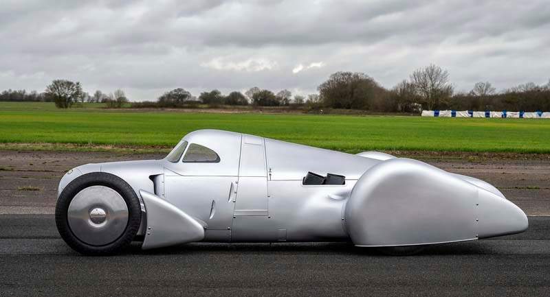 Audi recreated the Auto Union Lucca. After just over three years of construction, the record-breaking car was completed in early 2026.
Driving shot at the first roll-out. Side view.